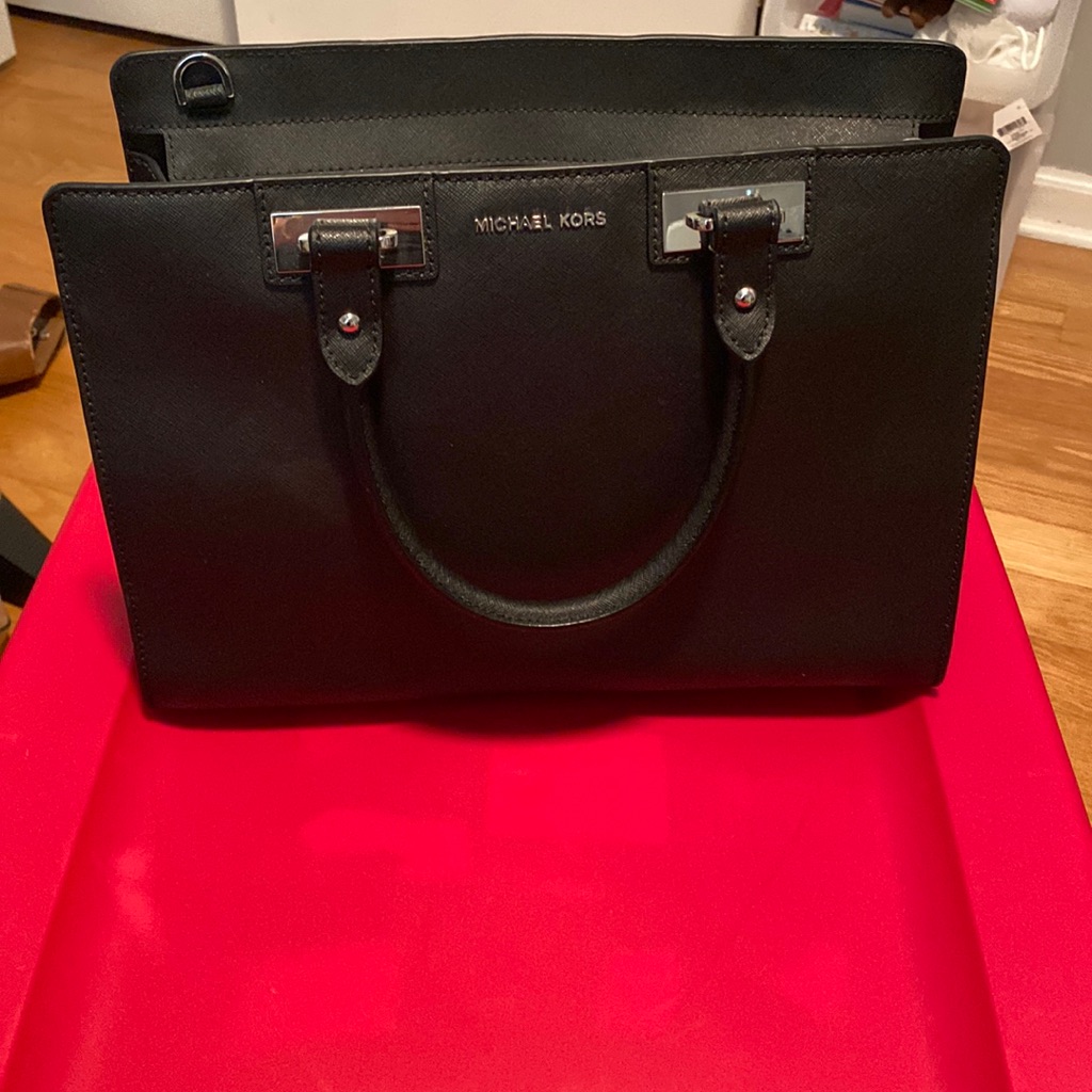Brand New Michael Kors Bag. Never Been Used!!